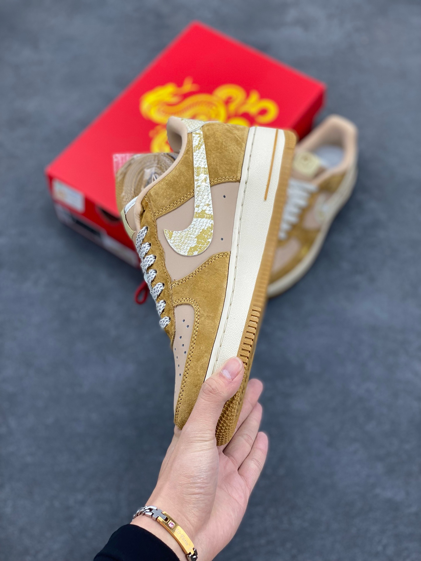 图片[3]-福利特价 Nk Air Force 1‘07 Low 蛇年限定 空军一号低帮休闲板鞋  #原楦头原纸板 原装鞋盒 定制五金配件 内置全掌气垫 原厂鞋底 货号：CH6336-523  尺码：36 36.5 37.5 38 38.5 39 40 40.5 41 42 42.5 43 44 44.5 45-选品中心