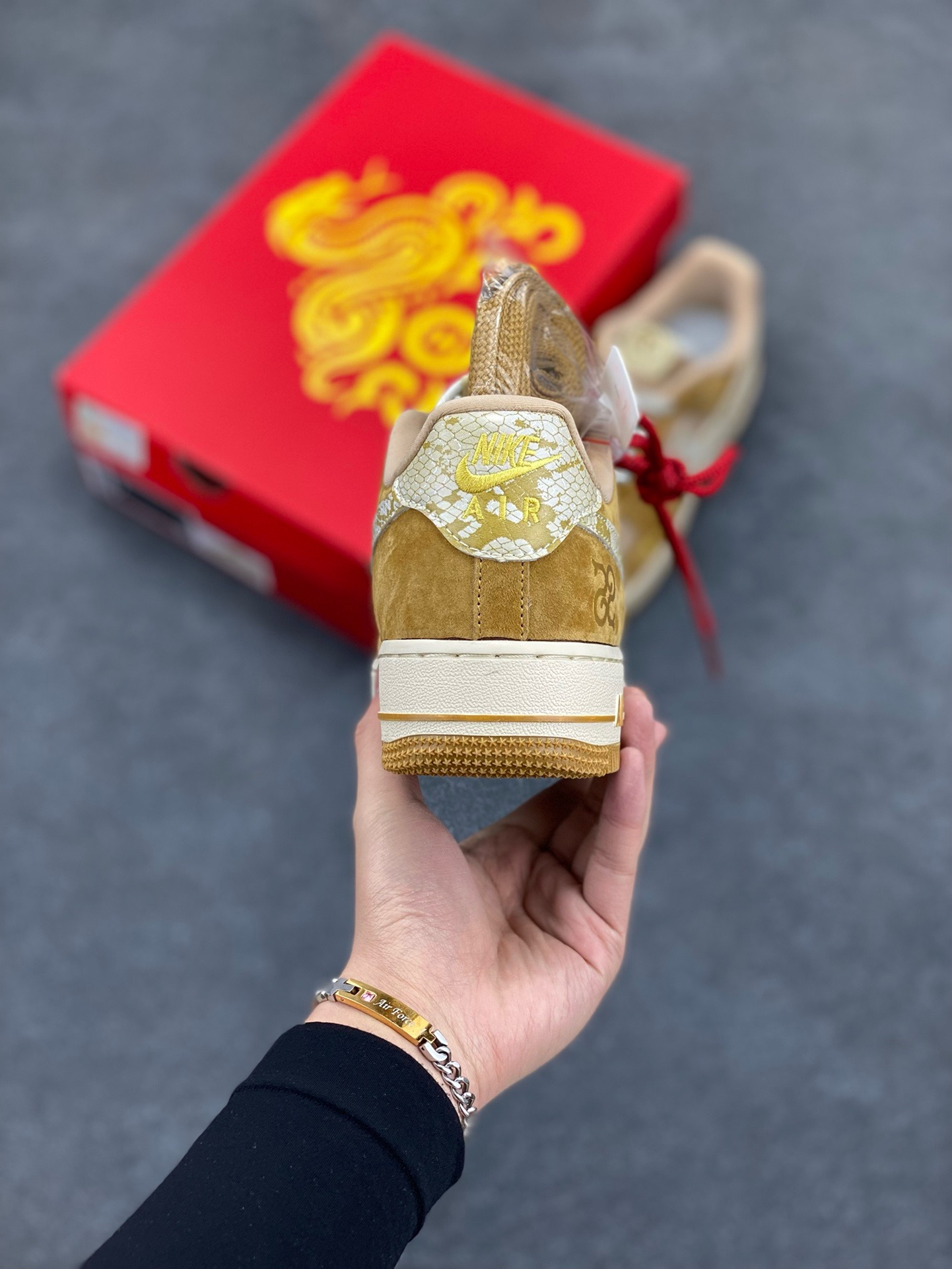 图片[4]-福利特价 Nk Air Force 1‘07 Low 蛇年限定 空军一号低帮休闲板鞋  #原楦头原纸板 原装鞋盒 定制五金配件 内置全掌气垫 原厂鞋底 货号：CH6336-523  尺码：36 36.5 37.5 38 38.5 39 40 40.5 41 42 42.5 43 44 44.5 45-选品中心
