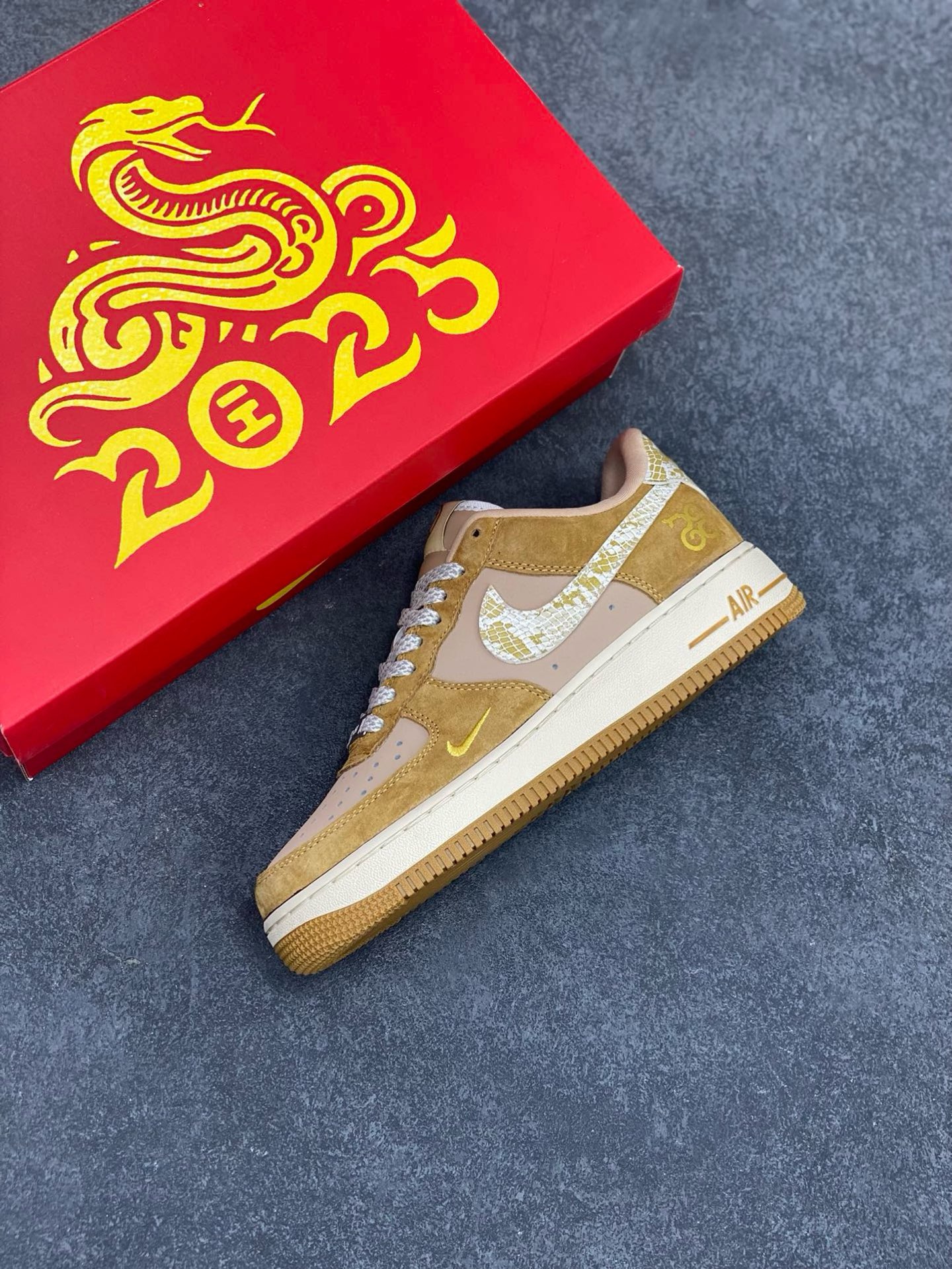 图片[7]-福利特价 Nk Air Force 1‘07 Low 蛇年限定 空军一号低帮休闲板鞋  #原楦头原纸板 原装鞋盒 定制五金配件 内置全掌气垫 原厂鞋底 货号：CH6336-523  尺码：36 36.5 37.5 38 38.5 39 40 40.5 41 42 42.5 43 44 44.5 45-选品中心