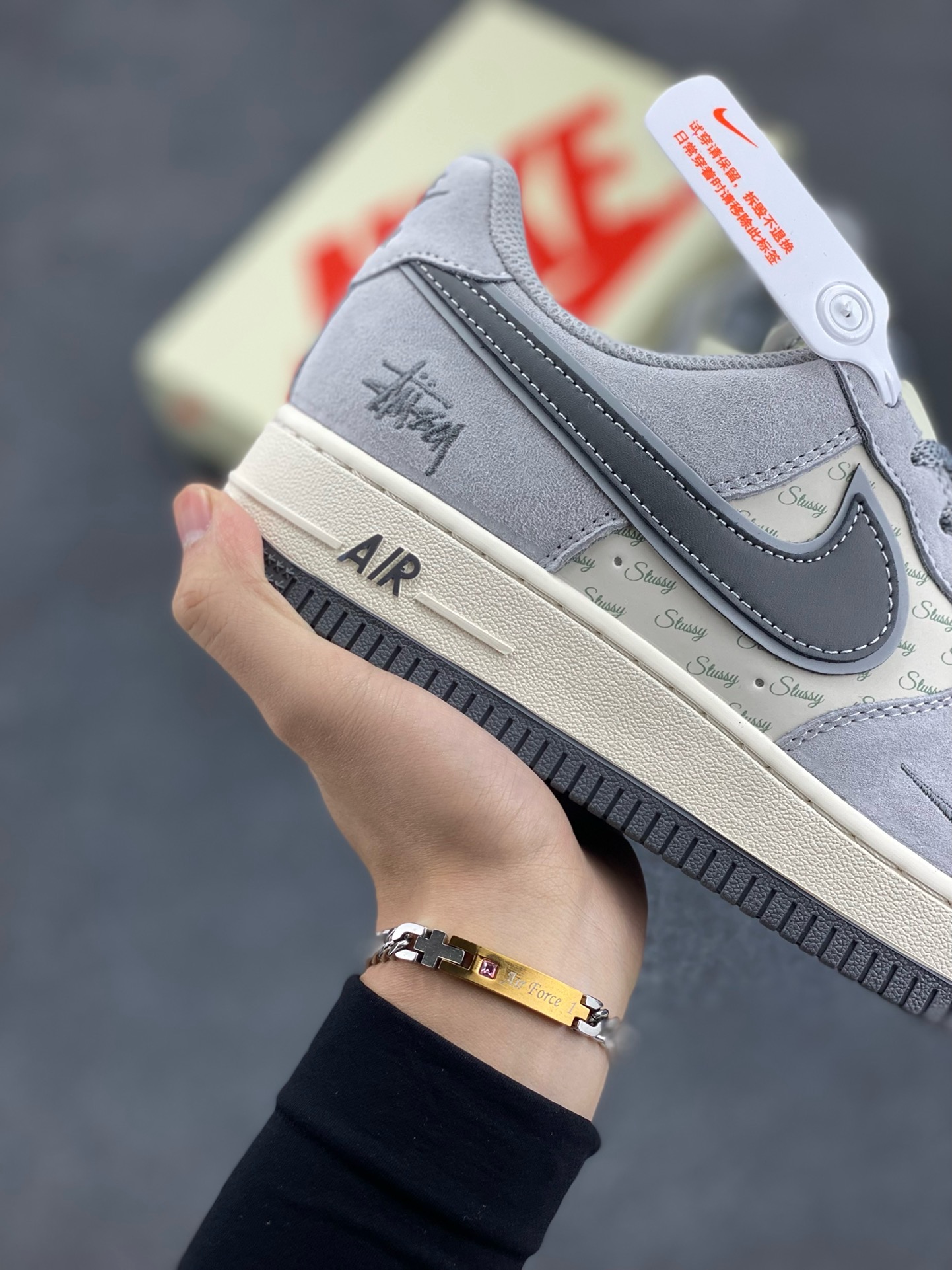 图片[6]-NIke Air Force 1 \’07 Low “斯图西联名–猪八灰勾”空军一号 低帮 运动鞋 休闲鞋 折边针车 工艺难度大 原楦头原纸板 原装鞋盒 定制五金配件 内置全掌气垫 原厂鞋底 货号：XZ3318-066 尺码：36 36.5 37.5 38 38.5 39 40 40.5 41 42 42.5 43 44 44.5 45-选品中心