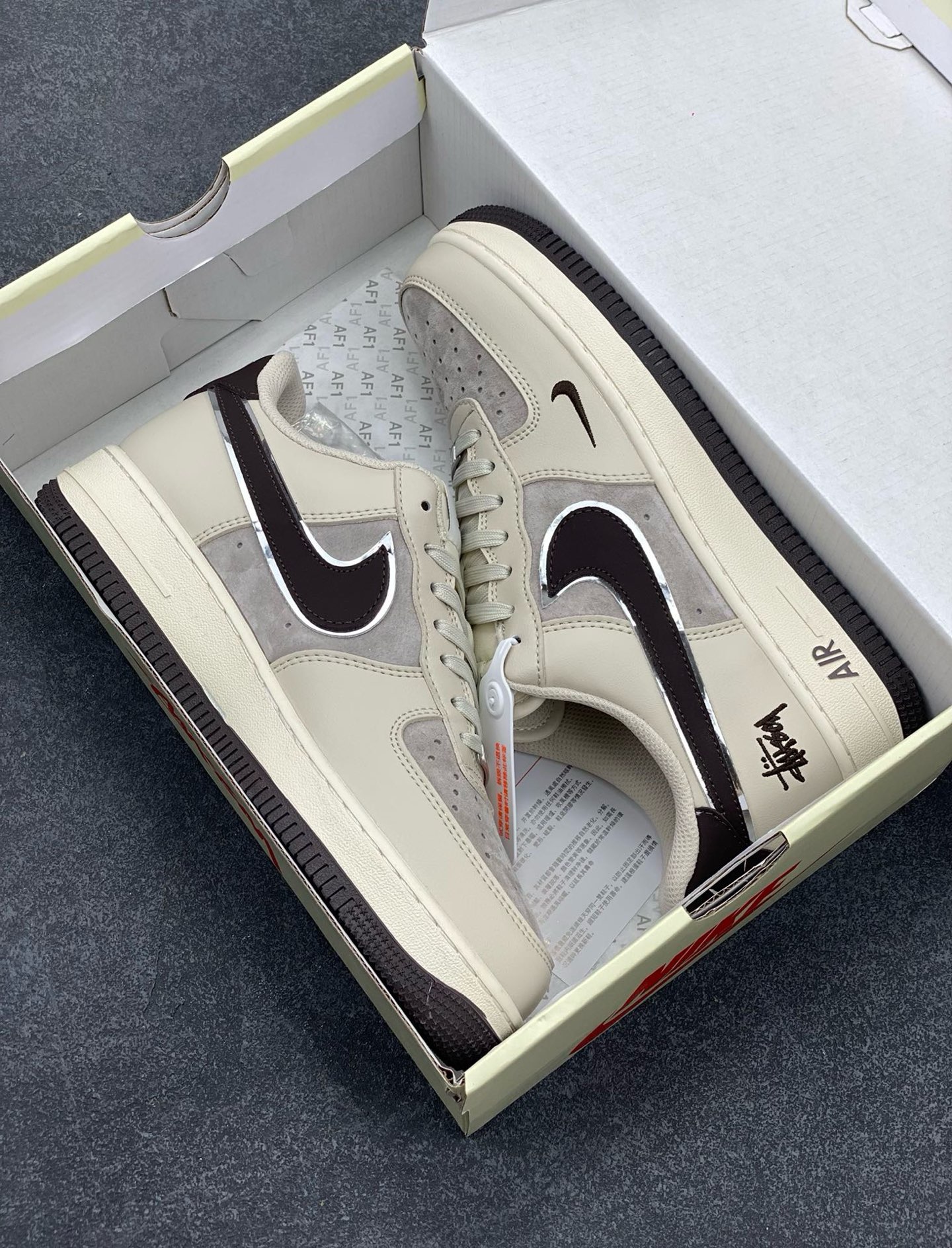 图片[9]-NIke Air Force 1 \’07 Low “斯图西联名–米白黑底”空军一号 低帮 运动鞋 休闲鞋 折边针车 工艺难度大 原楦头原纸板 原装鞋盒 定制五金配件 内置全掌气垫 原厂鞋底 货号：XZ6188-279 尺码：36 36.5 37.5 38 38.5 39 40 40.5 41 42 42.5 43 44 44.5 45-选品中心