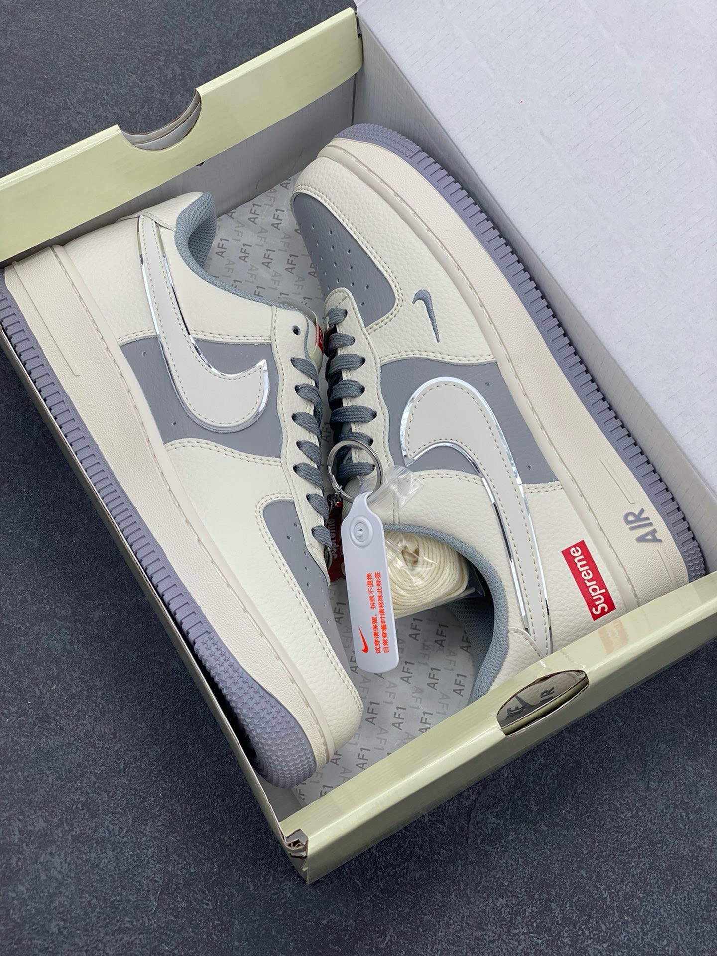 图片[9]-NIke Air Force 1 \’07 Low “Supreme联名——米灰亮边”空军一号 低帮 运动鞋 休闲鞋 折边针车 工艺难度大 原楦头原纸板 原装鞋盒 定制五金配件 内置全掌气垫 原厂鞋底 货号：HH7518-058 尺码：36 36.5 37.5 38 38.5 39 40 40.5 41 42 42.5 43 44 44.5 45-选品中心