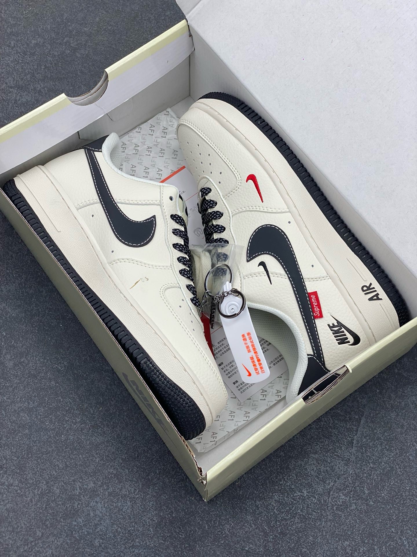 图片[9]-NIke Air Force 1 \’07 Low “Supreme联名——米黑NIKE小勾”空军一号 低帮 运动鞋 休闲鞋 折边针车 工艺难度大 原楦头原纸板 原装鞋盒 定制五金配件 内置全掌气垫 原厂鞋底 货号：HH7518-038 尺码：36 36.5 37.5 38 38.5 39 40 40.5 41 42 42.5 43 44 44.5 45-选品中心