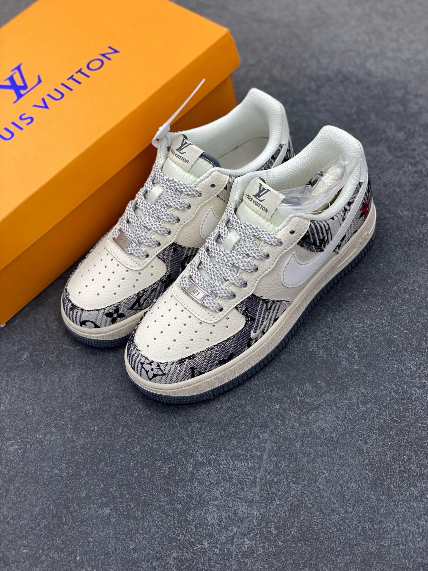 图片[8]-NIke Air Force 1 \’07 Low “LV联名——黑灰印花牛仔”空军一号 低帮 运动鞋 休闲鞋 折边针车 工艺难度大 原楦头原纸板 原装鞋盒 定制五金配件 内置全掌气垫 原厂鞋底 货号：XS1958-587 尺码：36 36.5 37.5 38 38.5 39 40 40.5 41 42 42.5 43 44 44.5 45-选品中心