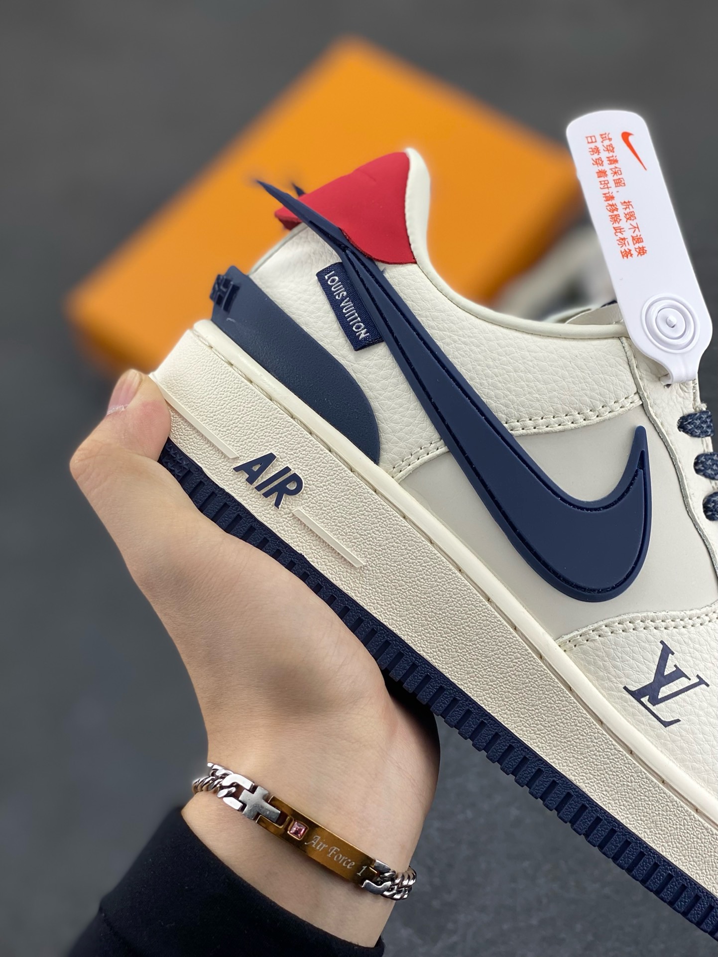 图片[6]-NIke Air Force 1 \’07 Low “LV联名——深蓝大勾”空军一号 低帮 运动鞋 休闲鞋 折边针车 工艺难度大 原楦头原纸板 原装鞋盒 定制五金配件 内置全掌气垫 原厂鞋底 货号：XS3464-575 尺码：36 36.5 37.5 38 38.5 39 40 40.5 41 42 42.5 43 44 44.5 45-选品中心