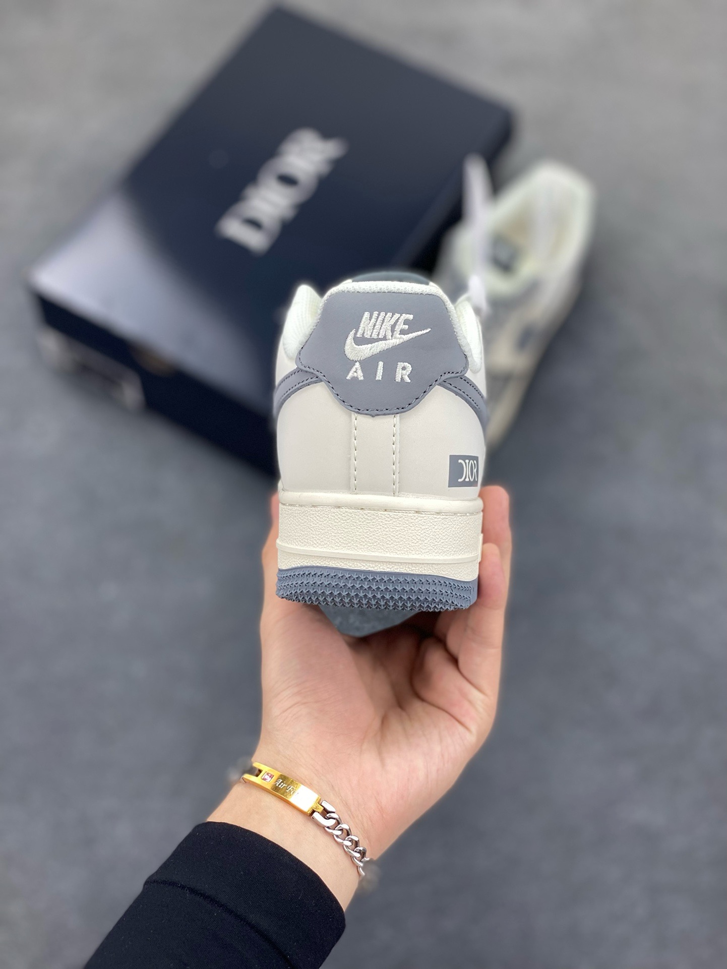 图片[4]-NIke Air Force 1 \’07 Low “迪奥联名——灰花纹织布”空军一号 低帮 运动鞋 休闲鞋 折边针车 工艺难度大 原楦头原纸板 原装鞋盒 定制五金配件 内置全掌气垫 原厂鞋底 货号：XS1958-580 尺码：36 36.5 37.5 38 38.5 39 40 40.5 41 42 42.5 43 44 44.5 45-选品中心