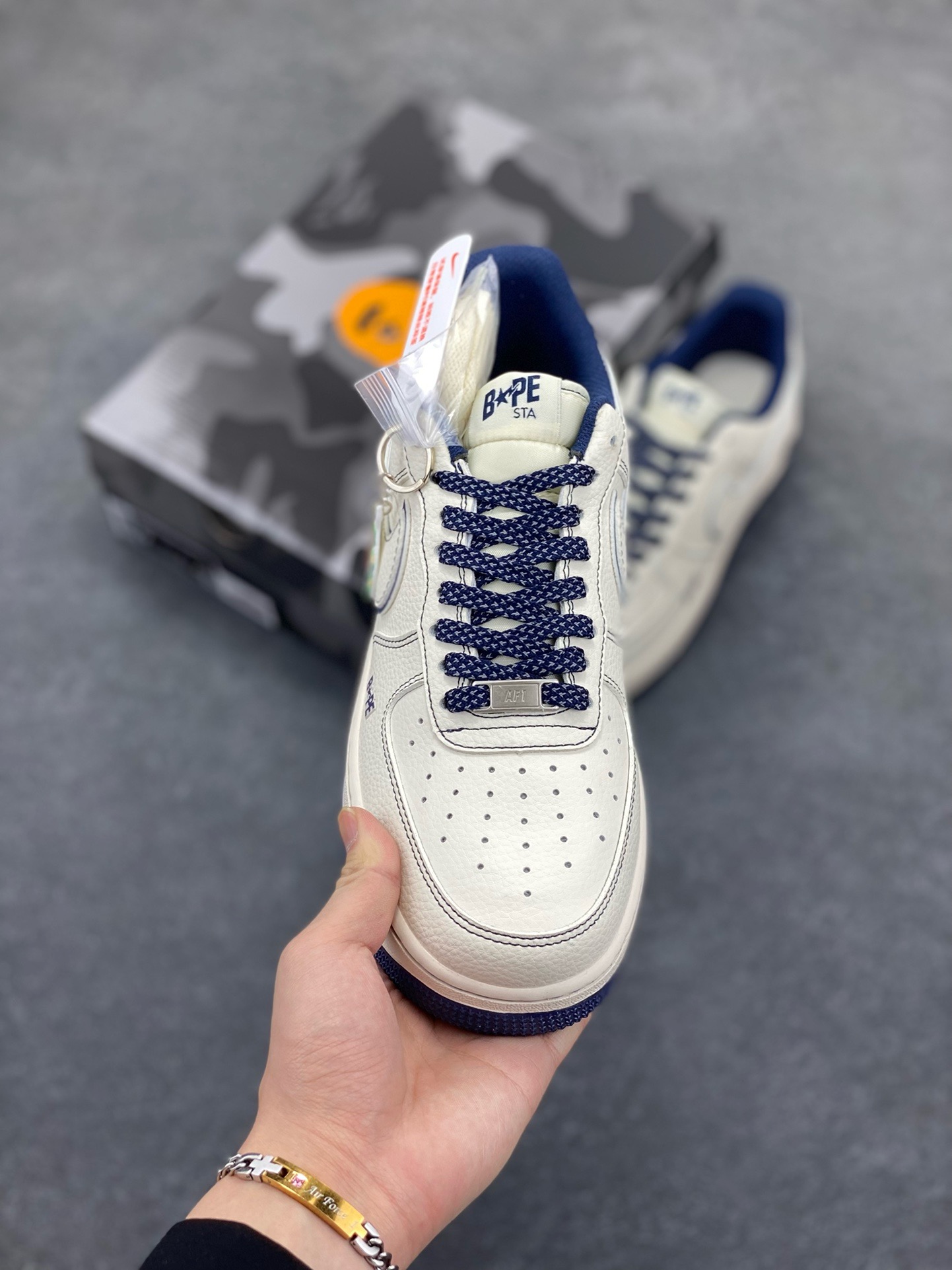 图片[2]-NIke Air Force 1 \’07 Low “Bape联名——米蓝满天星”空军一号 低帮 运动鞋 休闲鞋 折边针车 工艺难度大 原楦头原纸板 原装鞋盒 定制五金配件 内置全掌气垫 原厂鞋底 货号：HH7518-066 尺码：36 36.5 37.5 38 38.5 39 40 40.5 41 42 42.5 43 44 44.5 45-选品中心