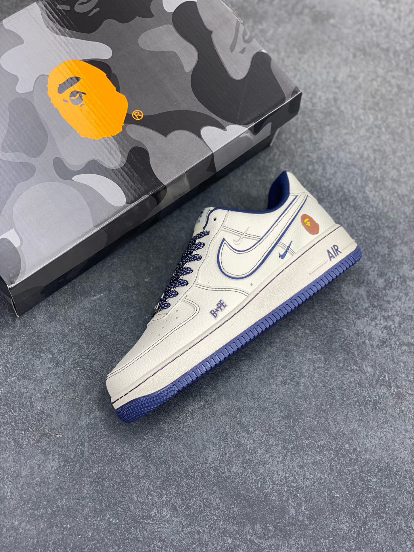 图片[7]-NIke Air Force 1 \’07 Low “Bape联名——米蓝满天星”空军一号 低帮 运动鞋 休闲鞋 折边针车 工艺难度大 原楦头原纸板 原装鞋盒 定制五金配件 内置全掌气垫 原厂鞋底 货号：HH7518-066 尺码：36 36.5 37.5 38 38.5 39 40 40.5 41 42 42.5 43 44 44.5 45-选品中心