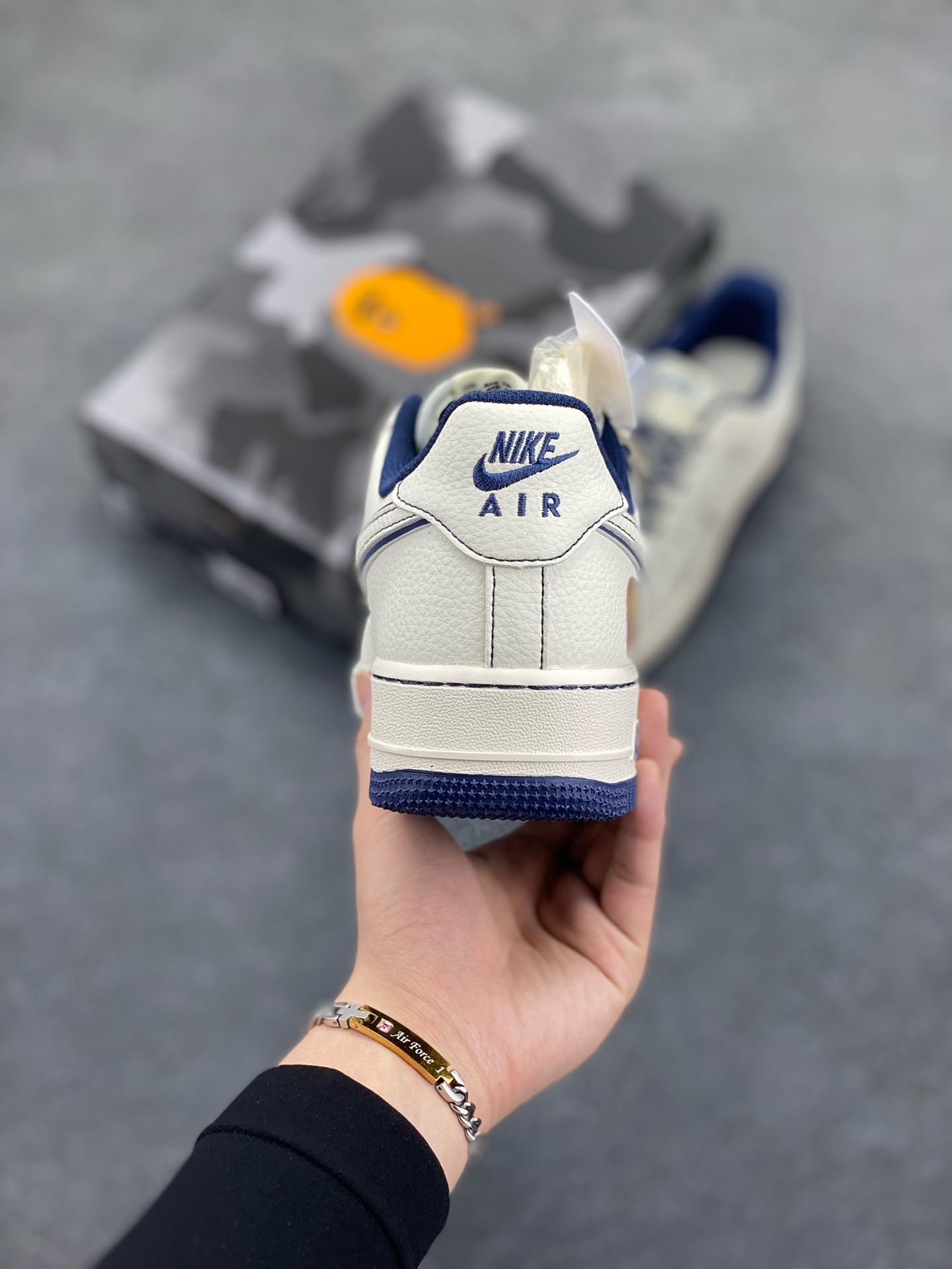 图片[4]-NIke Air Force 1 \’07 Low “Bape联名——米蓝满天星”空军一号 低帮 运动鞋 休闲鞋 折边针车 工艺难度大 原楦头原纸板 原装鞋盒 定制五金配件 内置全掌气垫 原厂鞋底 货号：HH7518-066 尺码：36 36.5 37.5 38 38.5 39 40 40.5 41 42 42.5 43 44 44.5 45-选品中心