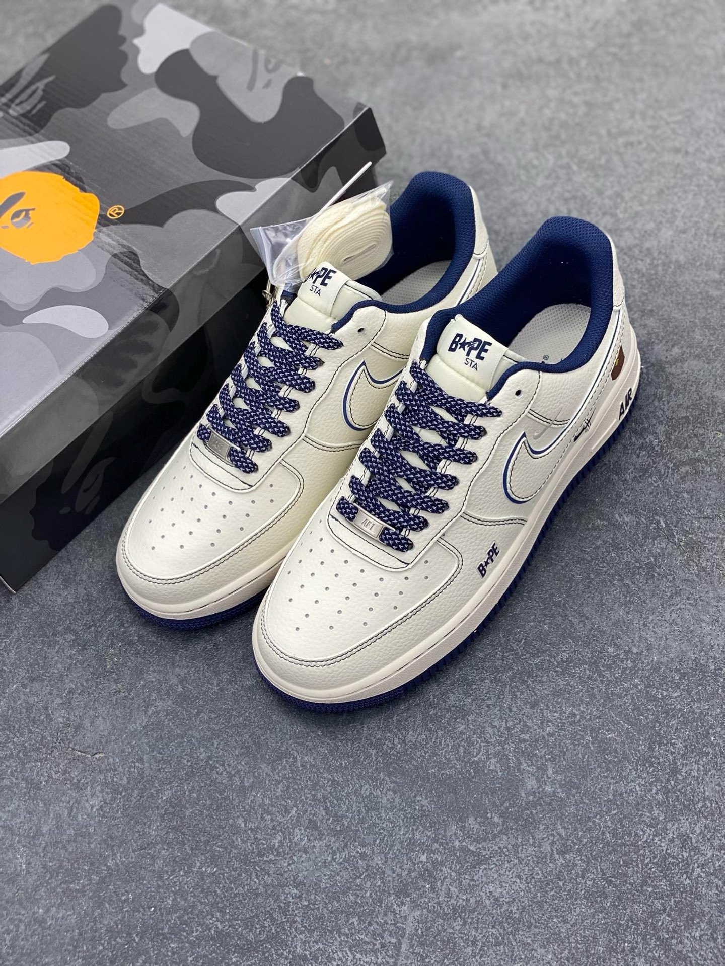 图片[8]-NIke Air Force 1 \’07 Low “Bape联名——米蓝满天星”空军一号 低帮 运动鞋 休闲鞋 折边针车 工艺难度大 原楦头原纸板 原装鞋盒 定制五金配件 内置全掌气垫 原厂鞋底 货号：HH7518-066 尺码：36 36.5 37.5 38 38.5 39 40 40.5 41 42 42.5 43 44 44.5 45-选品中心