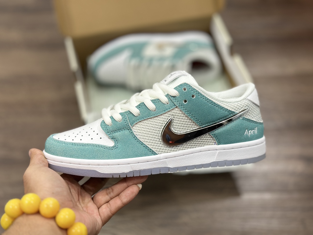 NK SB Dunk Low April 冰蓝 冰封玫瑰 镜面勾休闲运动鞋 FD2562-400