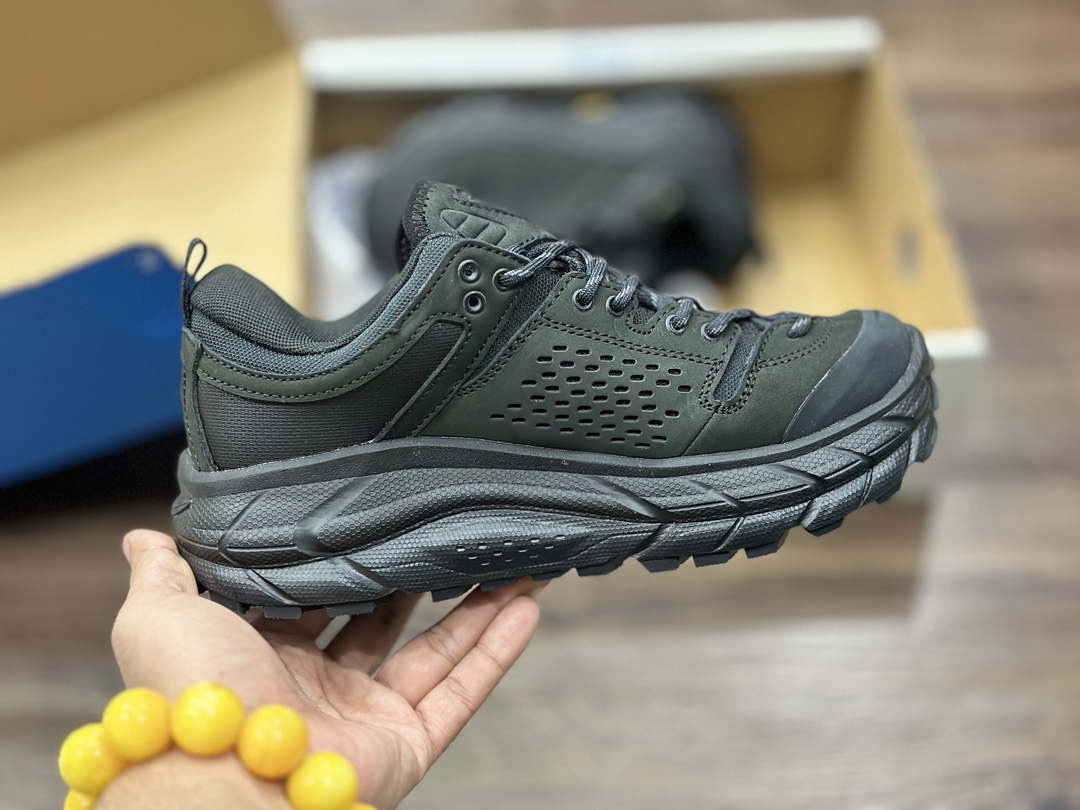 HOKA ONE ONE Tor Ultra Low Gore-Tex, an enhanced low-top sneaker from the emerging American running shoe brand, comes in ”matte black and yellow” 1130310/BBLC