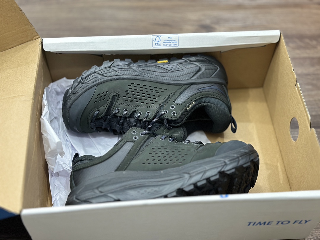 HOKA ONE ONE Tor Ultra Low Gore-Tex, an enhanced low-top sneaker from the emerging American running shoe brand, comes in ”matte black and yellow” 1130310/BBLC