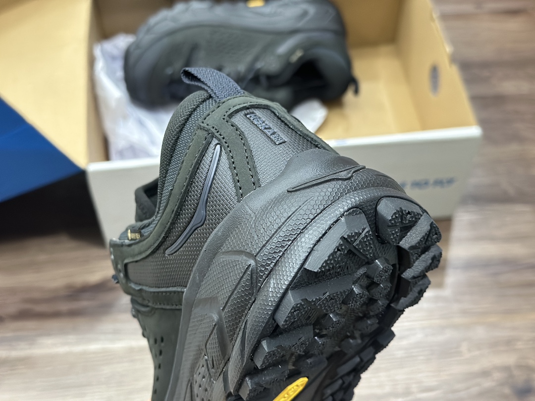 HOKA ONE ONE Tor Ultra Low Gore-Tex, an enhanced low-top sneaker from the emerging American running shoe brand, comes in ”matte black and yellow” 1130310/BBLC