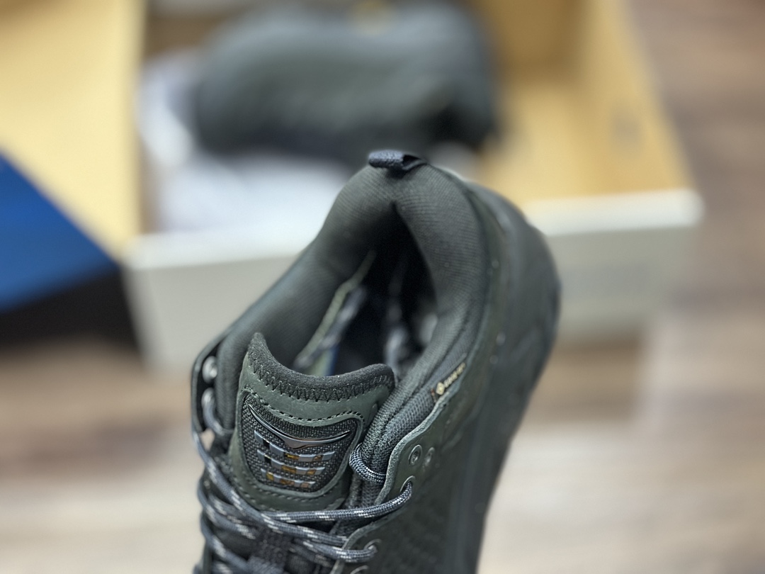 HOKA ONE ONE Tor Ultra Low Gore-Tex, an enhanced low-top sneaker from the emerging American running shoe brand, comes in ”matte black and yellow” 1130310/BBLC