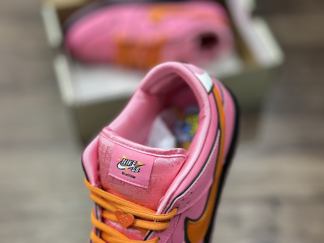 350 The Powerpuff Girls x Nike  SB Dunk Low 飞天小女警联名款 低帮休闲板鞋 FD2631-600