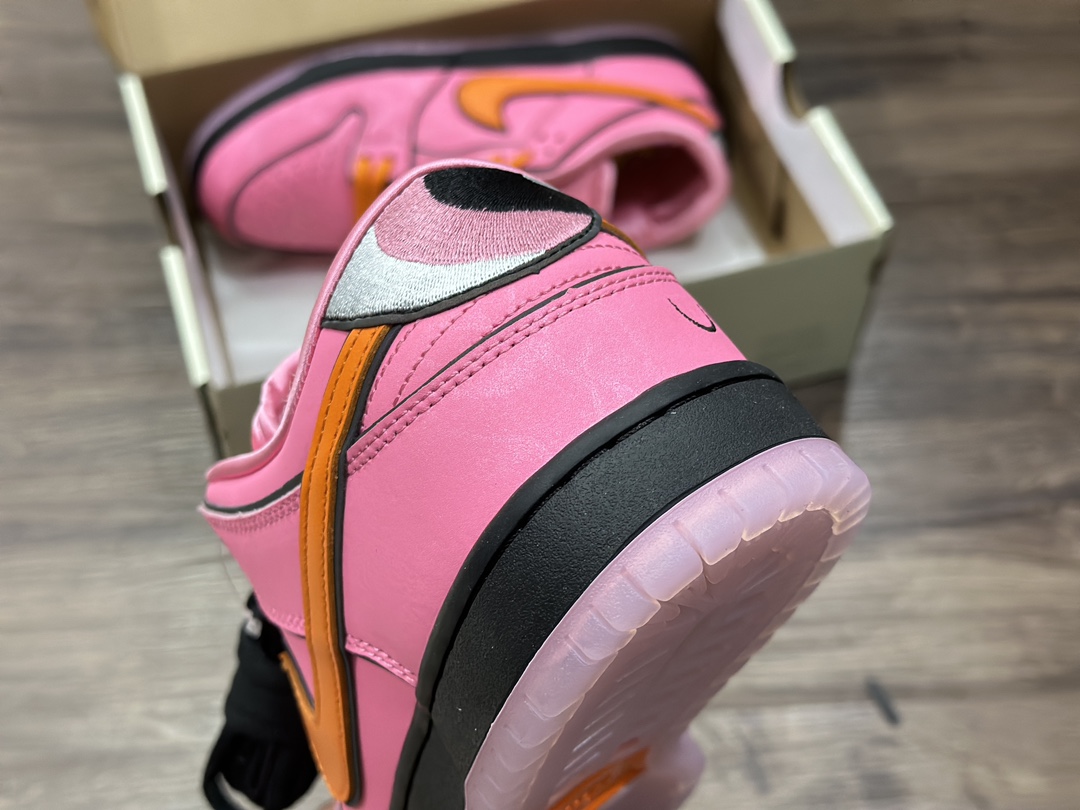 350 The Powerpuff Girls x Nike  SB Dunk Low 飞天小女警联名款 低帮休闲板鞋 FD2631-600