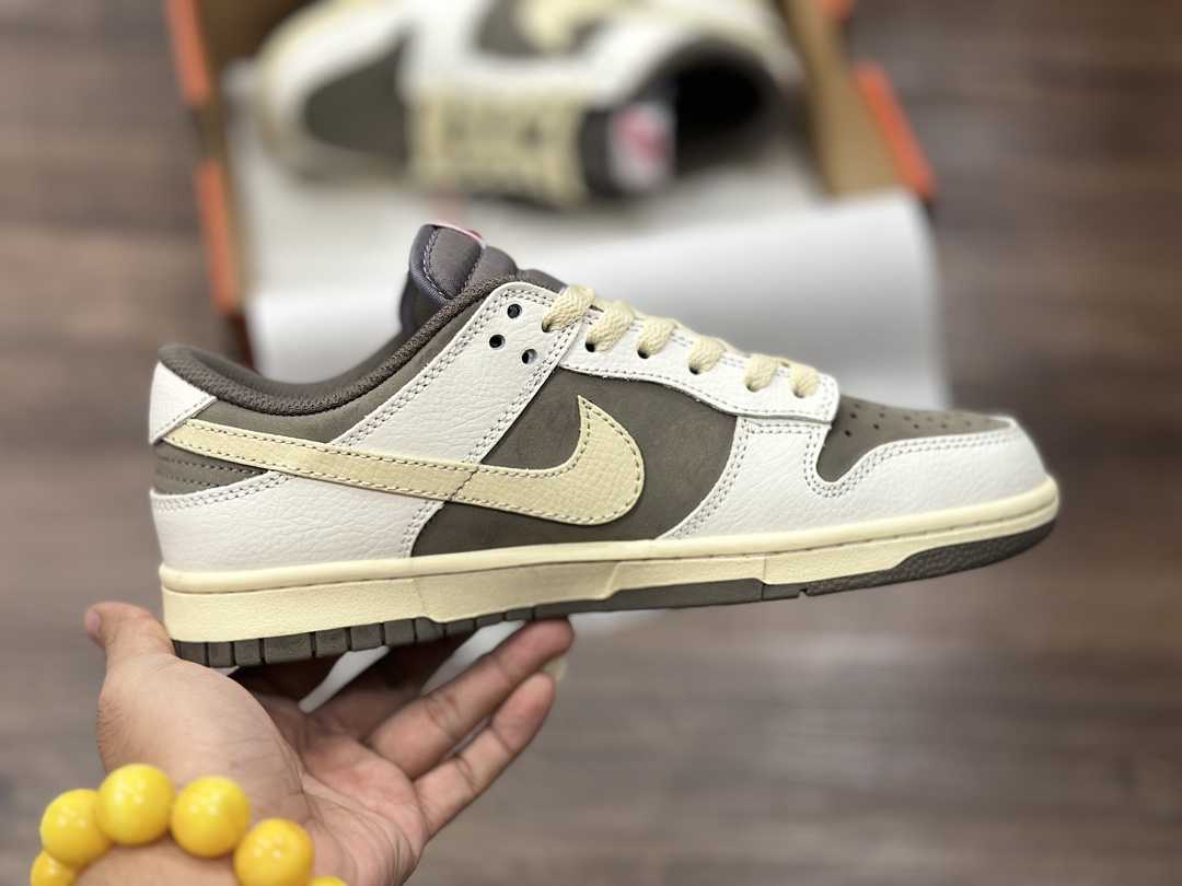 NIKE SB Dunk Low brown and white hook low-top casual sports shoes 630558-162