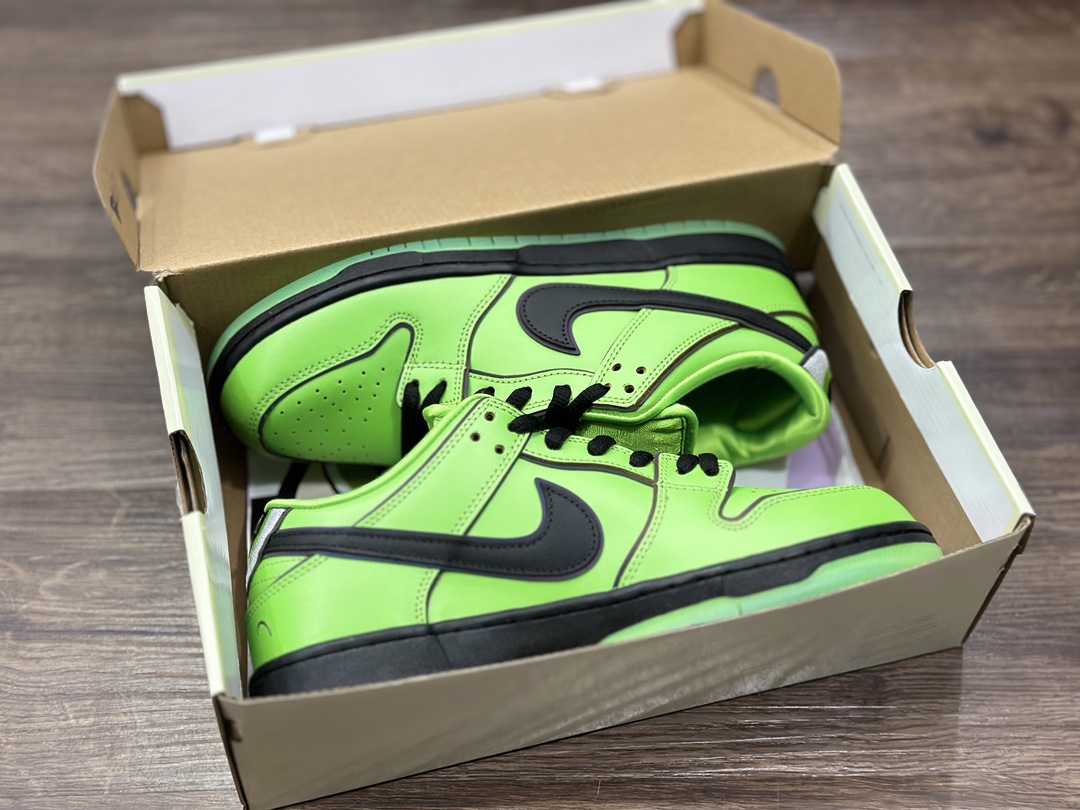 The Powerpuff Girls x Nike SB Dunk Low The Powerpuff Girls co-branded low-top casual sneakers FZ8319-300