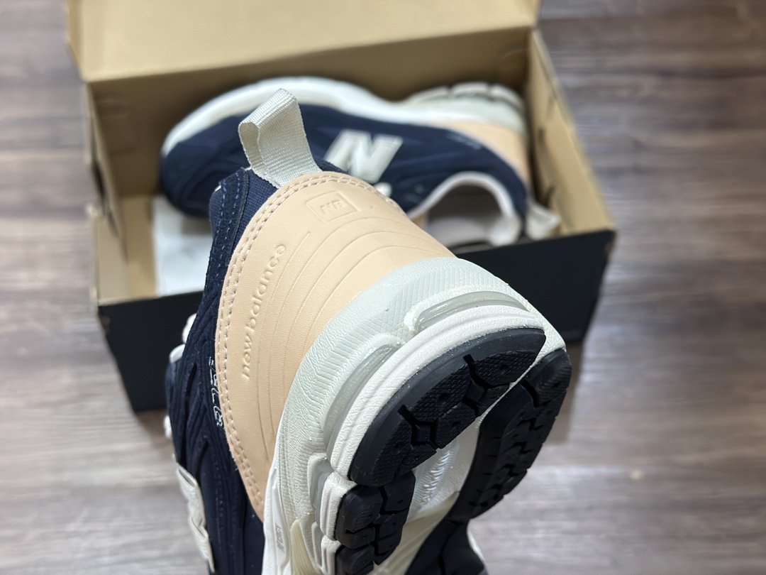 240 新百伦New Balance 1906系列复古老爹风休闲运动慢跑鞋 M1906FB