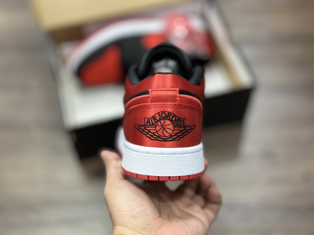 200 Air Jordan 1 Low AJ1 乔1 红丝绸 低帮休闲板鞋 FD4810-061