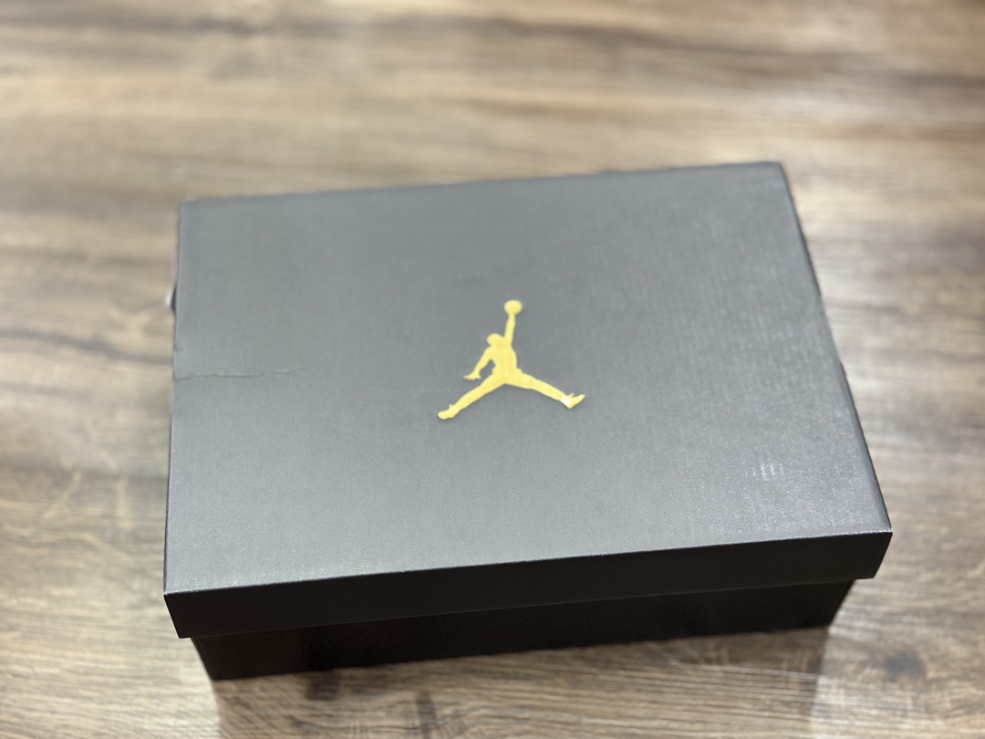 200 Air Jordan 1 Low AJ1 乔1 红丝绸 低帮休闲板鞋 FD4810-061