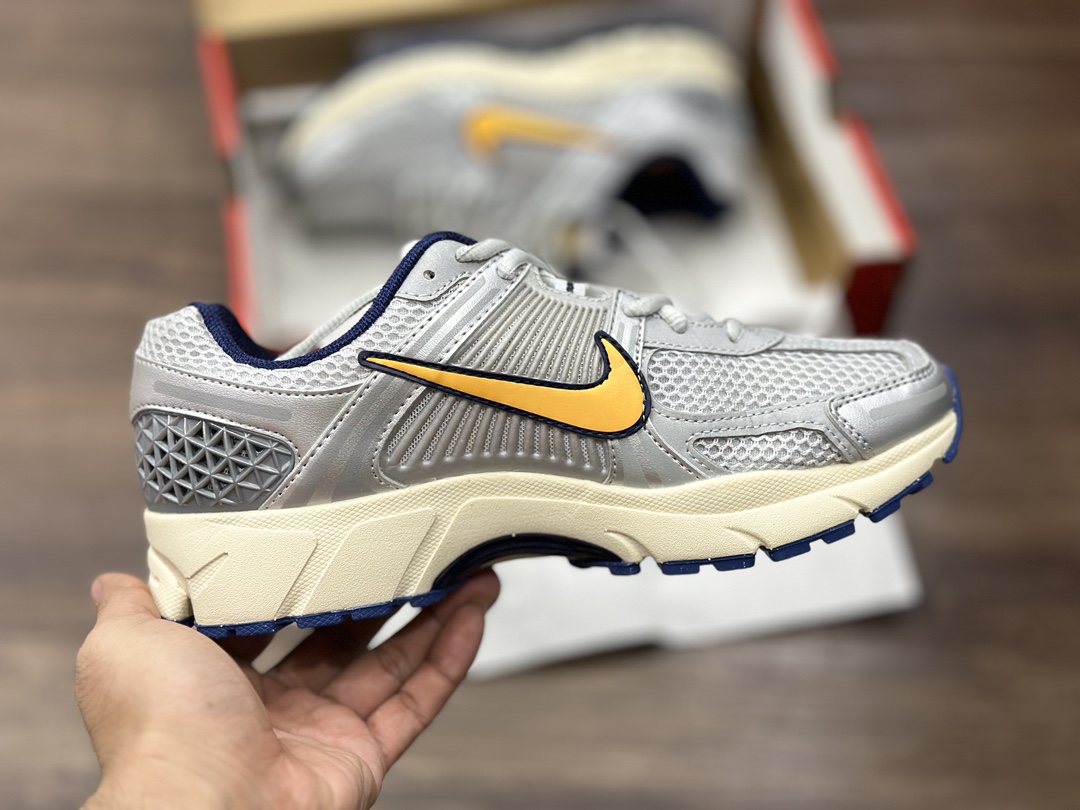 220 Nike 耐克夏季 ZOOM VOMERO 5 运动鞋休闲训练跑步鞋 FJ4151-001