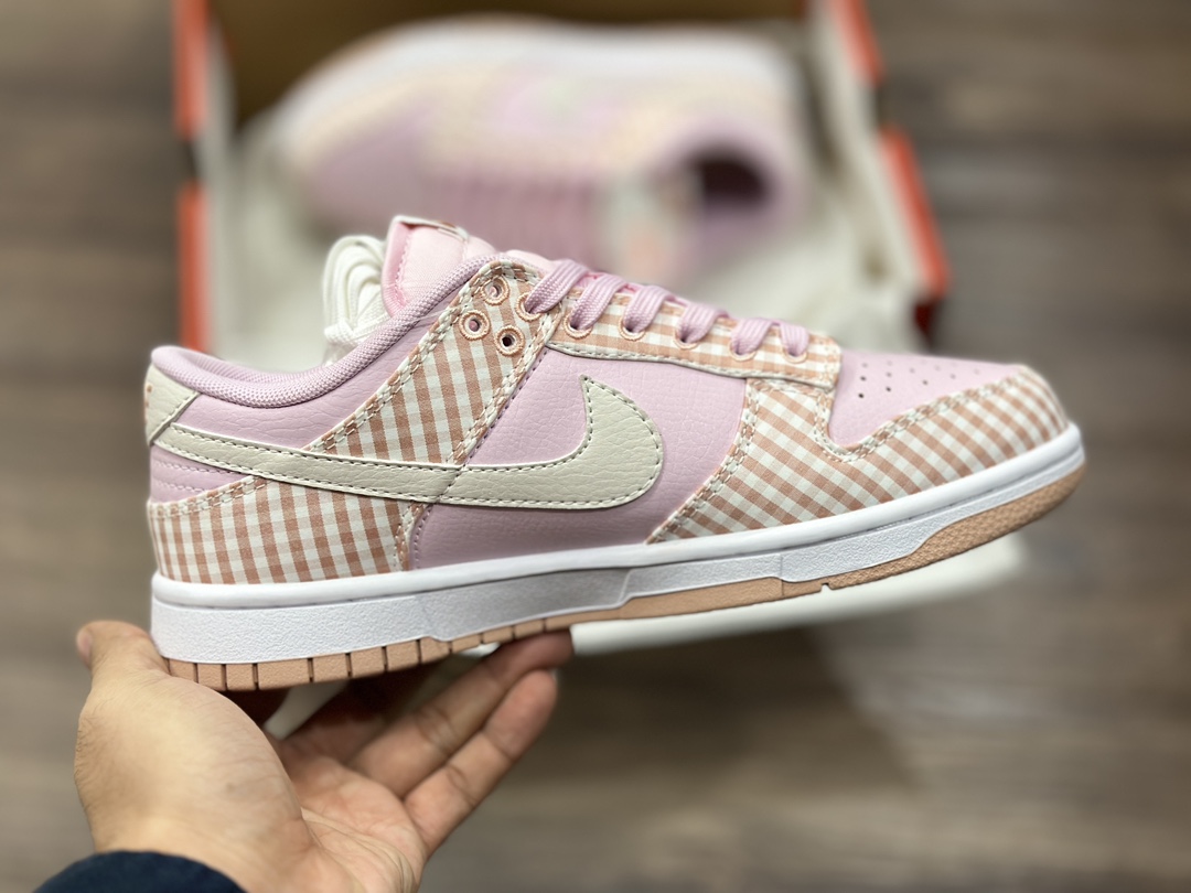 NIKE SB Dunk Low White and Pink Plaid Low-top Casual Sports Shoes FB9881-600