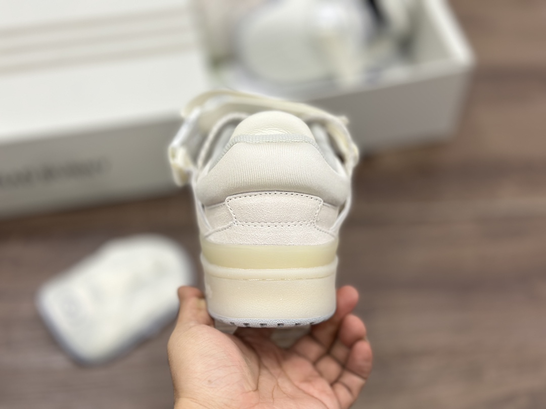 280 Bunny x adidas Forum Low 机能魔术贴礼盒 兔 HQ2153