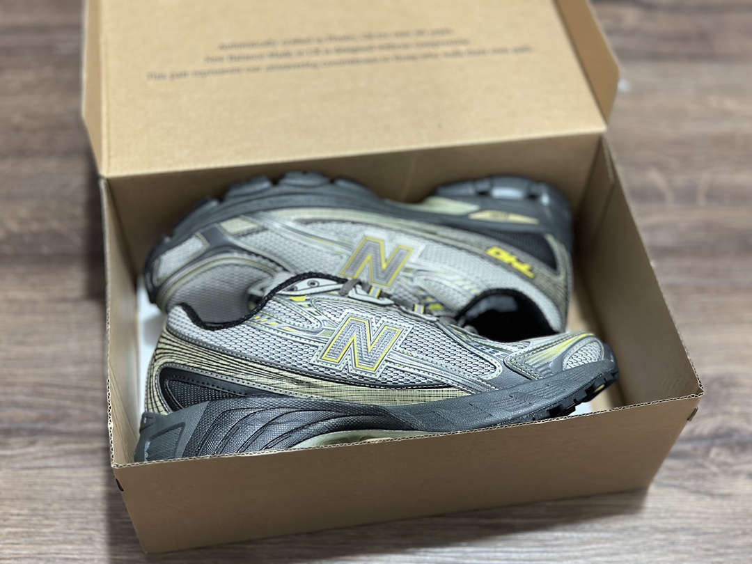 New Balance 740. The entire shoe body is based on gray and white mesh fabric WR740BY