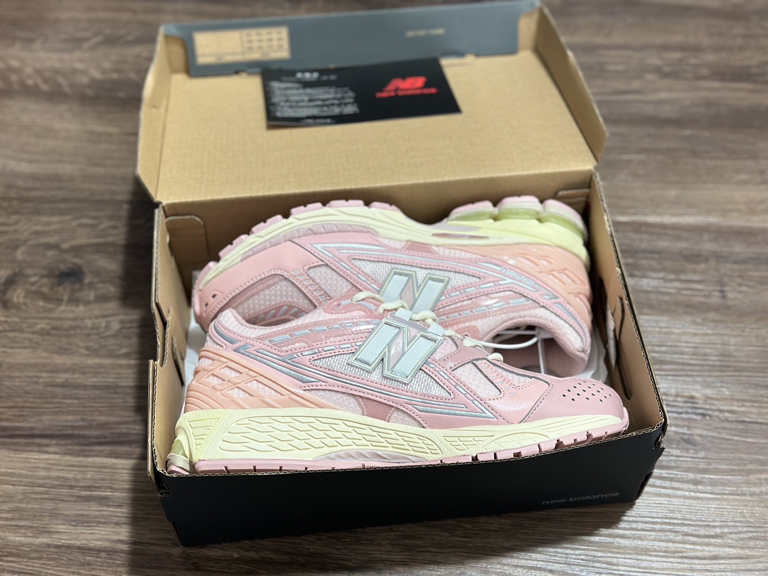 220  New Balance 1906系列复古老爹风休闲运动慢跑鞋  M1906NLN