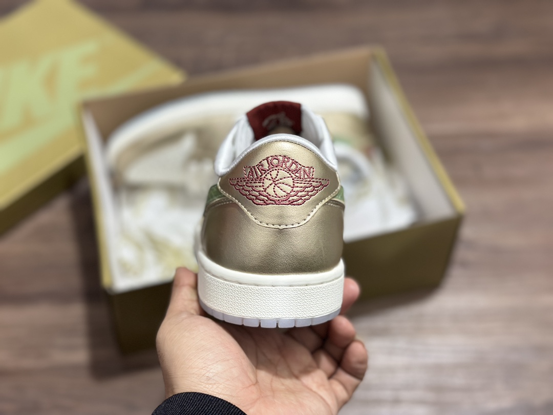 220 NIKE SB Dunk Low 龙年限定低帮休闲运动鞋  FQ6593-100