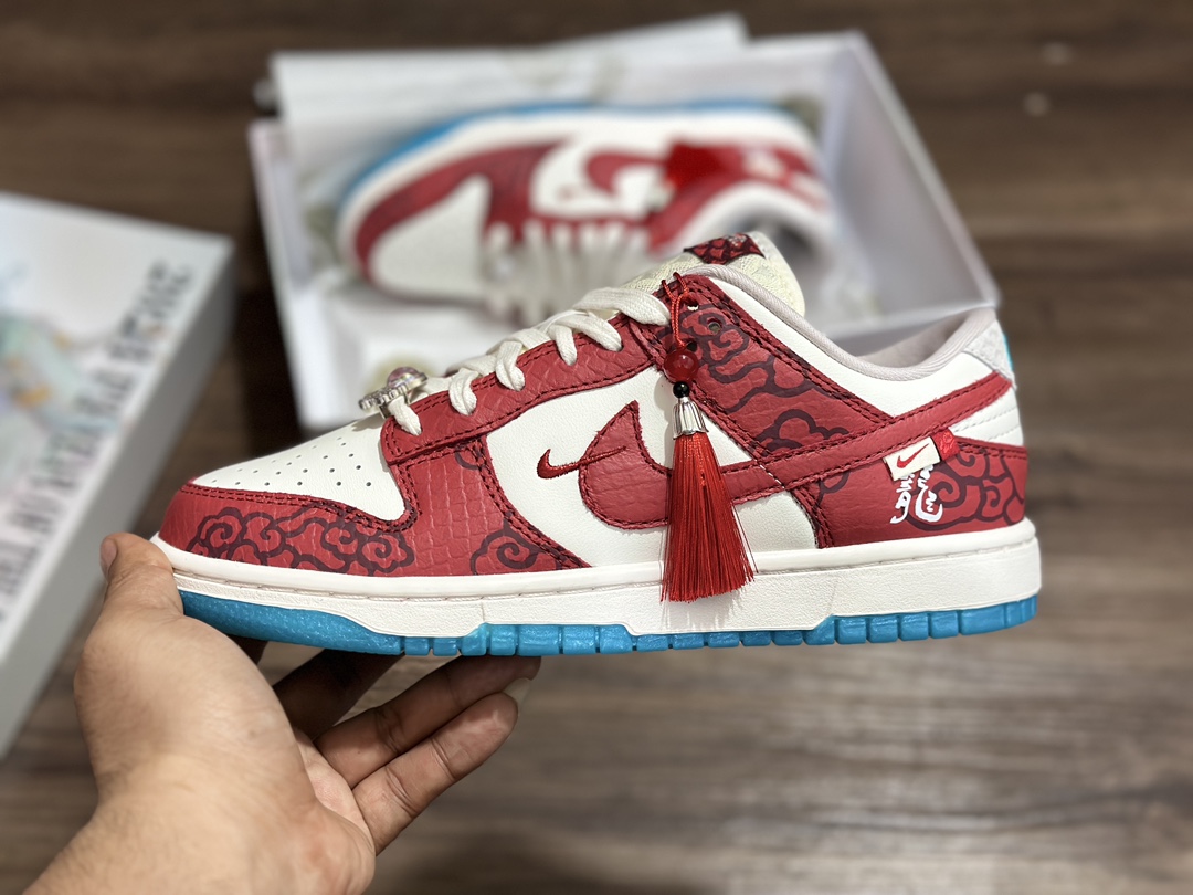 240 Nike Dunk SB Low 龙年限定 祥云 白红蓝低帮运动鞋 FZ5065-112