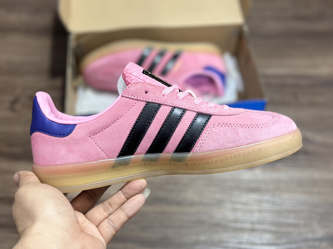 160  Adidas Gazelle Indoor Trainers 羚羊内训系列低帮板鞋“翻毛树莓粉白焦糖底”  IE7002