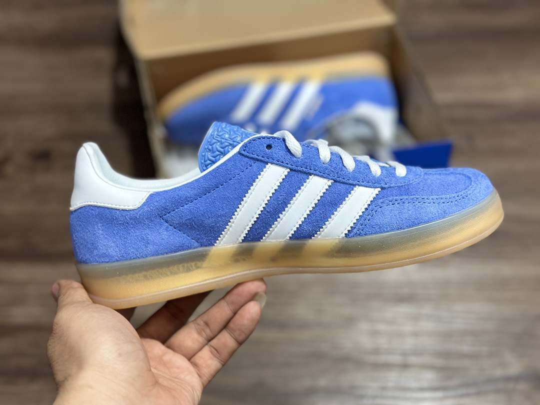 180 Adidas Gazelle Indoor Trainers 低帮复古百搭板鞋“翻毛白蓝焦糖底” HQ8717