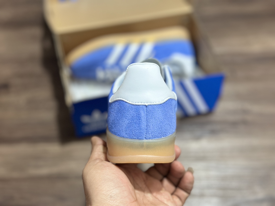 180 Adidas Gazelle Indoor Trainers 低帮复古百搭板鞋“翻毛白蓝焦糖底” HQ8717