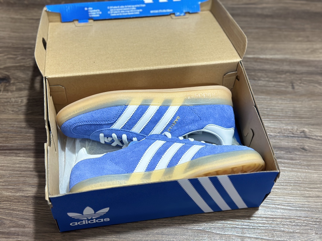 180 Adidas Gazelle Indoor Trainers 低帮复古百搭板鞋“翻毛白蓝焦糖底” HQ8717