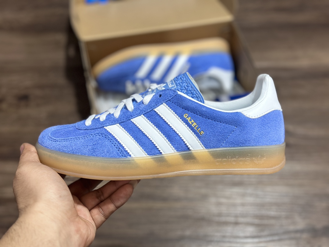 180 Adidas Gazelle Indoor Trainers 低帮复古百搭板鞋“翻毛白蓝焦糖底” HQ8717