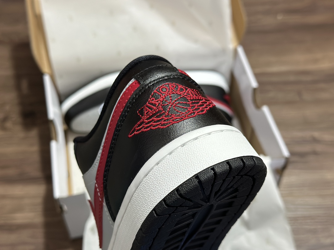 240 Air Jordan 1 Low AJ1 黑灰红勾低帮休闲板鞋 DC0774-062