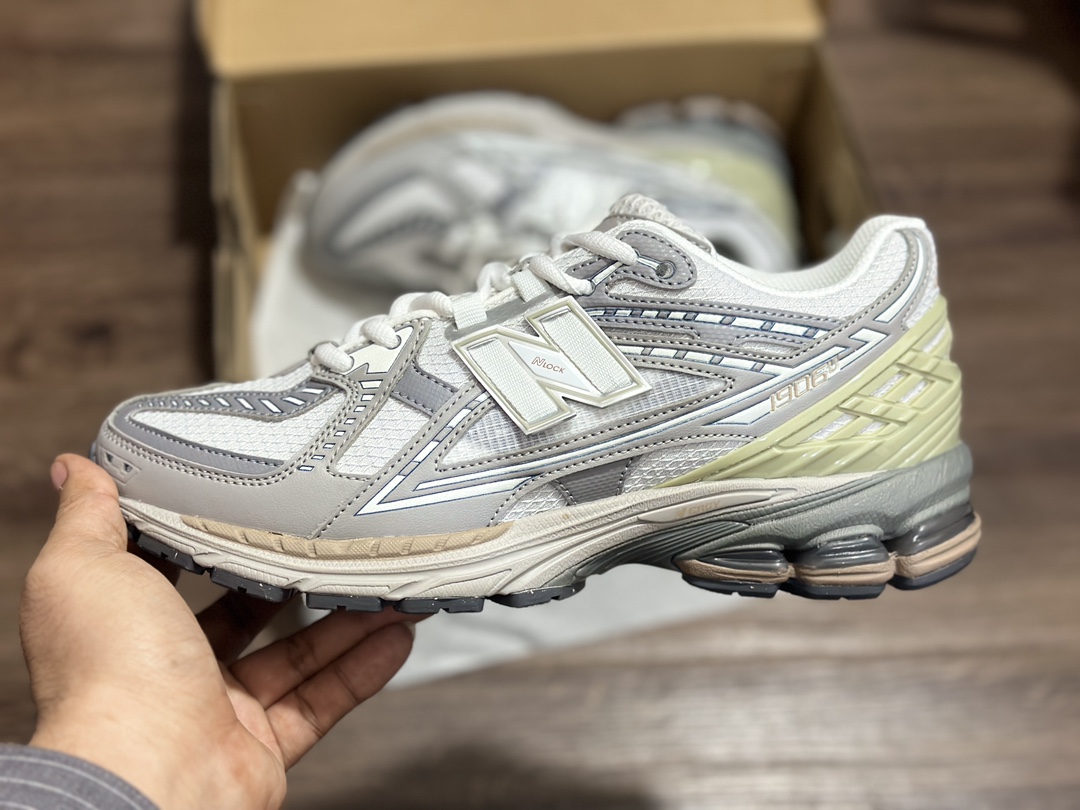 220 New Balance 1906系列复古老爹风休闲运动慢跑鞋 M1906NB