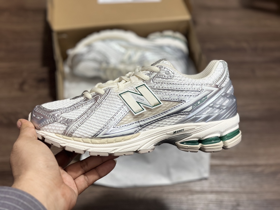 220 New Balance 1906系列复古老爹风休闲运动慢跑鞋 M1906REE