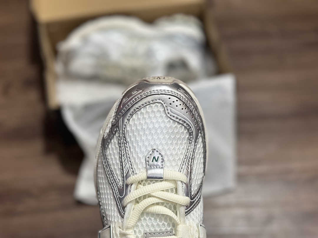 220 New Balance 1906系列复古老爹风休闲运动慢跑鞋 M1906REE