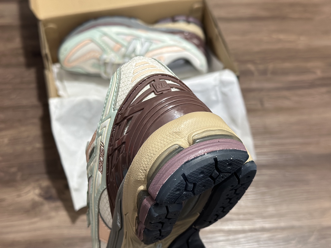 220 New Balance 1906系列复古老爹风休闲运动慢跑鞋  M1906ND