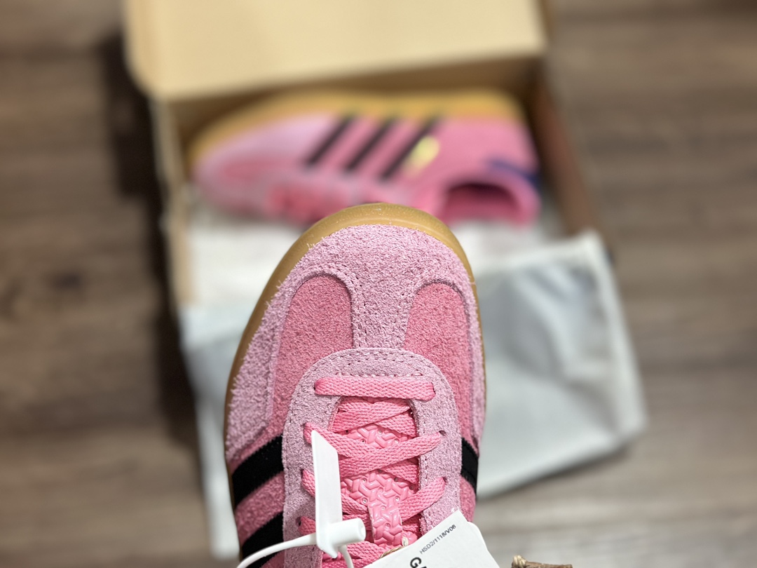 180 阿迪达斯Adidas originals Gazelle Indoor 粉色德训低帮复古轻便休闲板鞋 IE7002