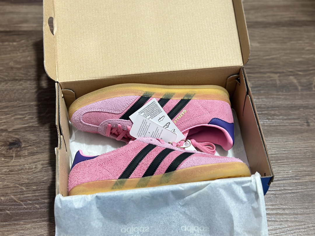 180 阿迪达斯Adidas originals Gazelle Indoor 粉色德训低帮复古轻便休闲板鞋 IE7002