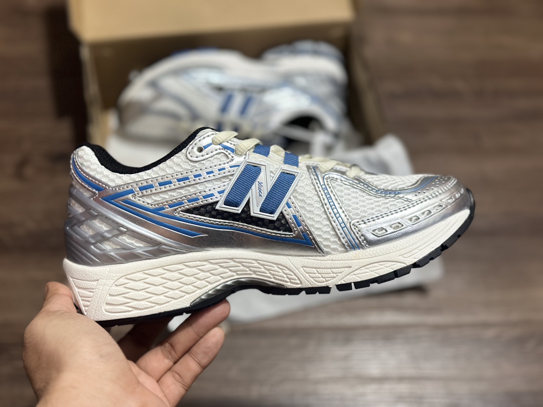 220 New Balance 1906系列复古老爹风休闲运动慢跑鞋 M1906REB