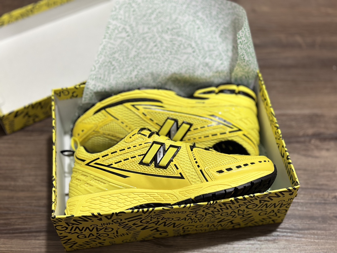 220 New Balance 1906系列复古老爹风休闲运动慢跑鞋  M1906RGA