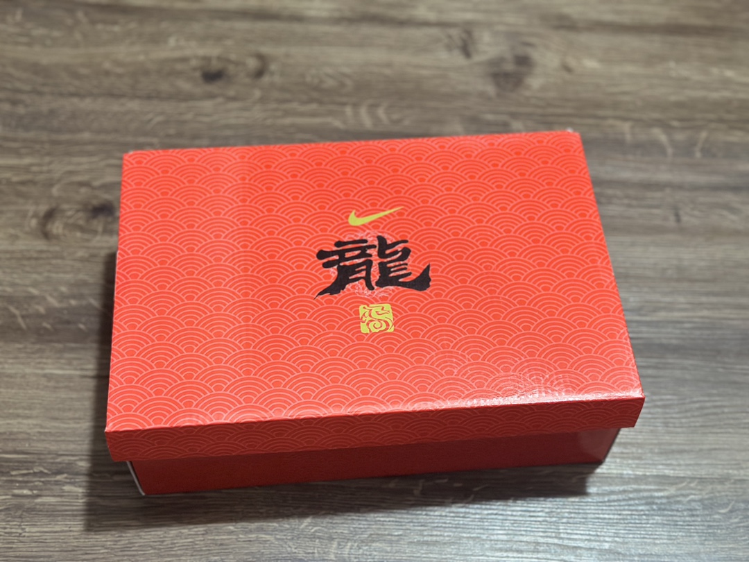 280 NIKE SB Dunk Low 白灰红 龙年限定低帮休闲运动鞋 DQ1098-367