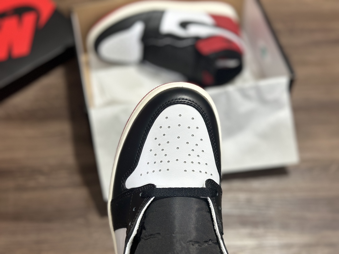 260 Air Jordan 1 Retro "Black Toe Reimagined"MJ签名黑脚趾 DZ5485-106