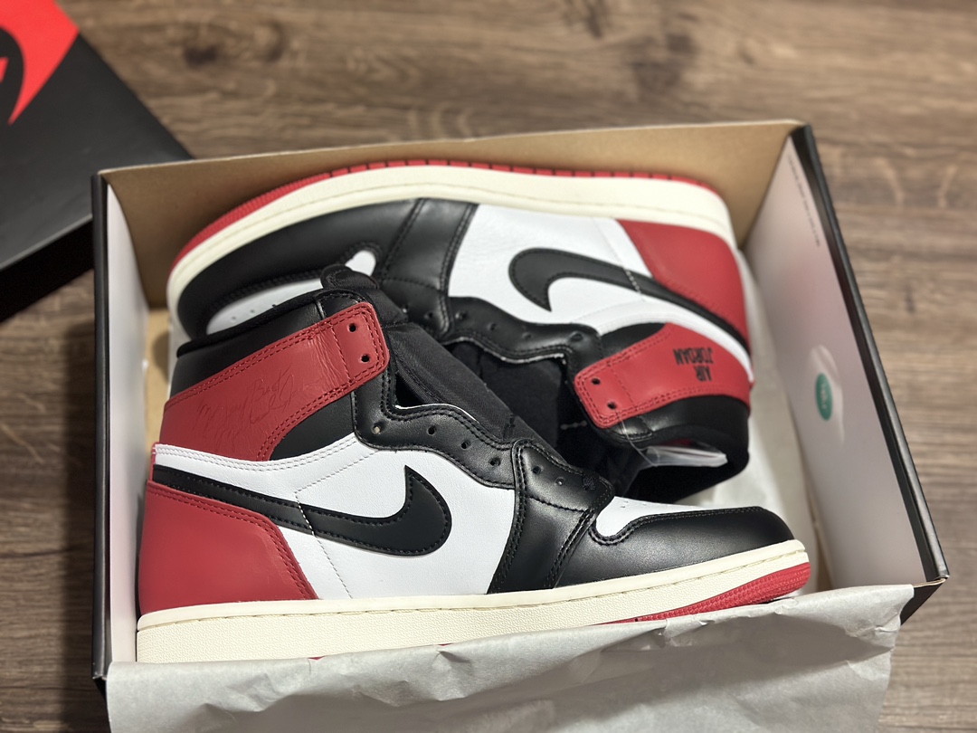 260 Air Jordan 1 Retro "Black Toe Reimagined"MJ签名黑脚趾 DZ5485-106